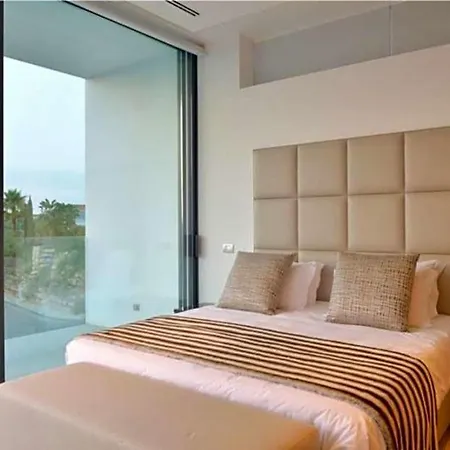 Sleeps 12 Pool Wifi
