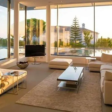 Sleeps 12 Pool Wifi 别墅