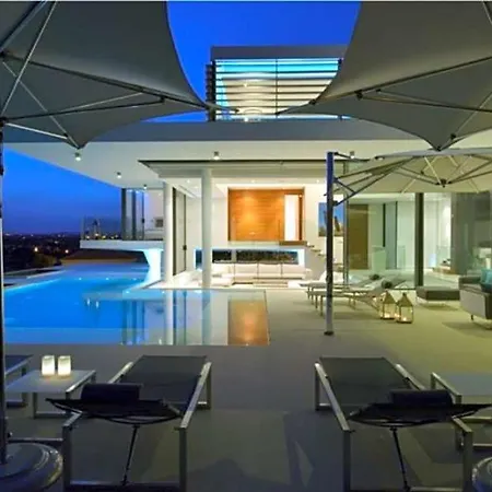 Sleeps 12 Pool Wifi Villa