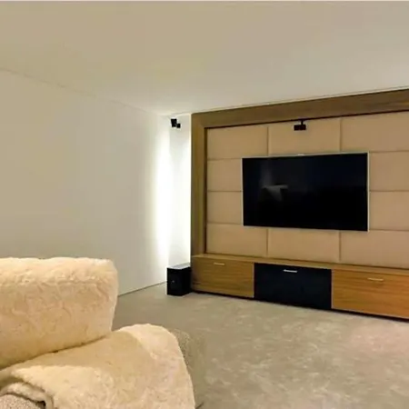 Sleeps 12 Pool Wifi